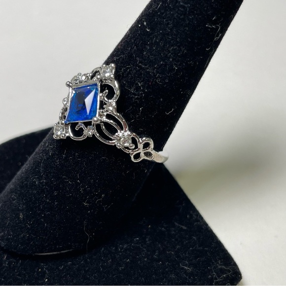 Elegant Silver Tone Scroll and Royal Blue Ring Size 8.5 - Picture 6 of 7